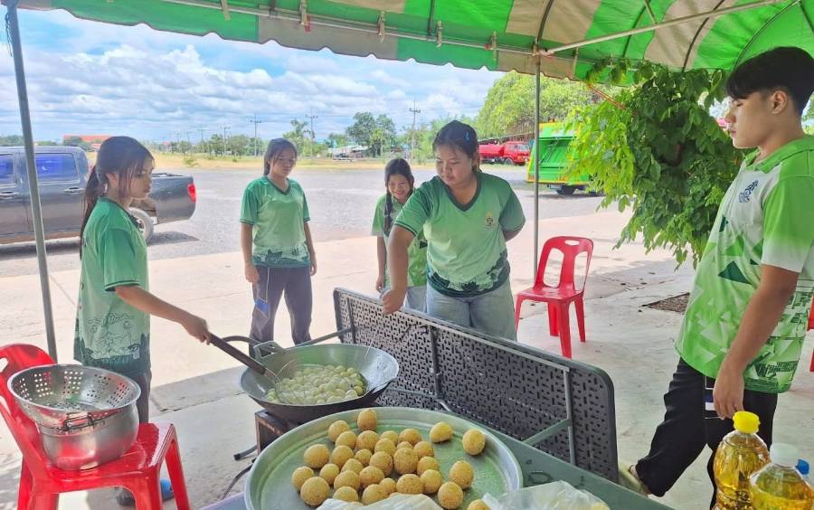 โครงการส่งเสริมอาชีพการทำขนมไทย ขนมไข่หงส์ ประจำปีงบประมาณ 2568 ณ ห้องประชุมเทศบาลตำบลหนองบัวใหญ่